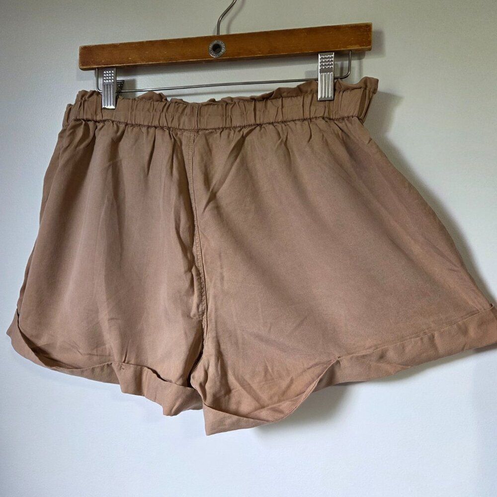 EUC AERIE TAN LYOCELL SHORTS CUFFED SIZE LARGE - Picture 3 of 14